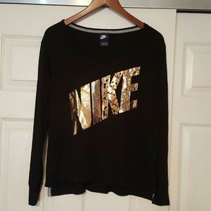 Nike high/low gold logo top